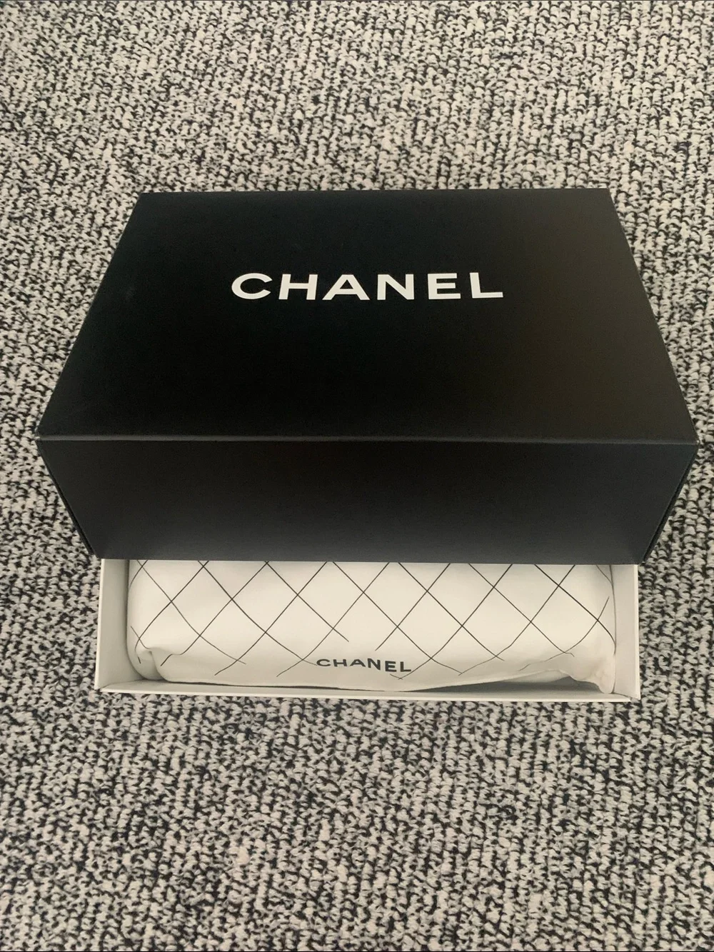 NWT CHANEL Metallic Purple Quilted Chain-Handle Shoulder Bag